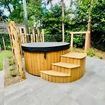 Alpstuga Forest Veluwe With Private Hottub & Incl Wood! Putten